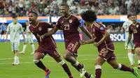 Kegembiraan pemain Venezuela Salomon Rondon usai menjebol gawang Meksiko pada lanjutan Copa America 2024, Kamis (27/6/2024). (AP Photo/Ryan Sun)