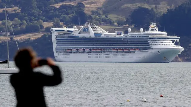 Kapal Pesiar Golden Princess.