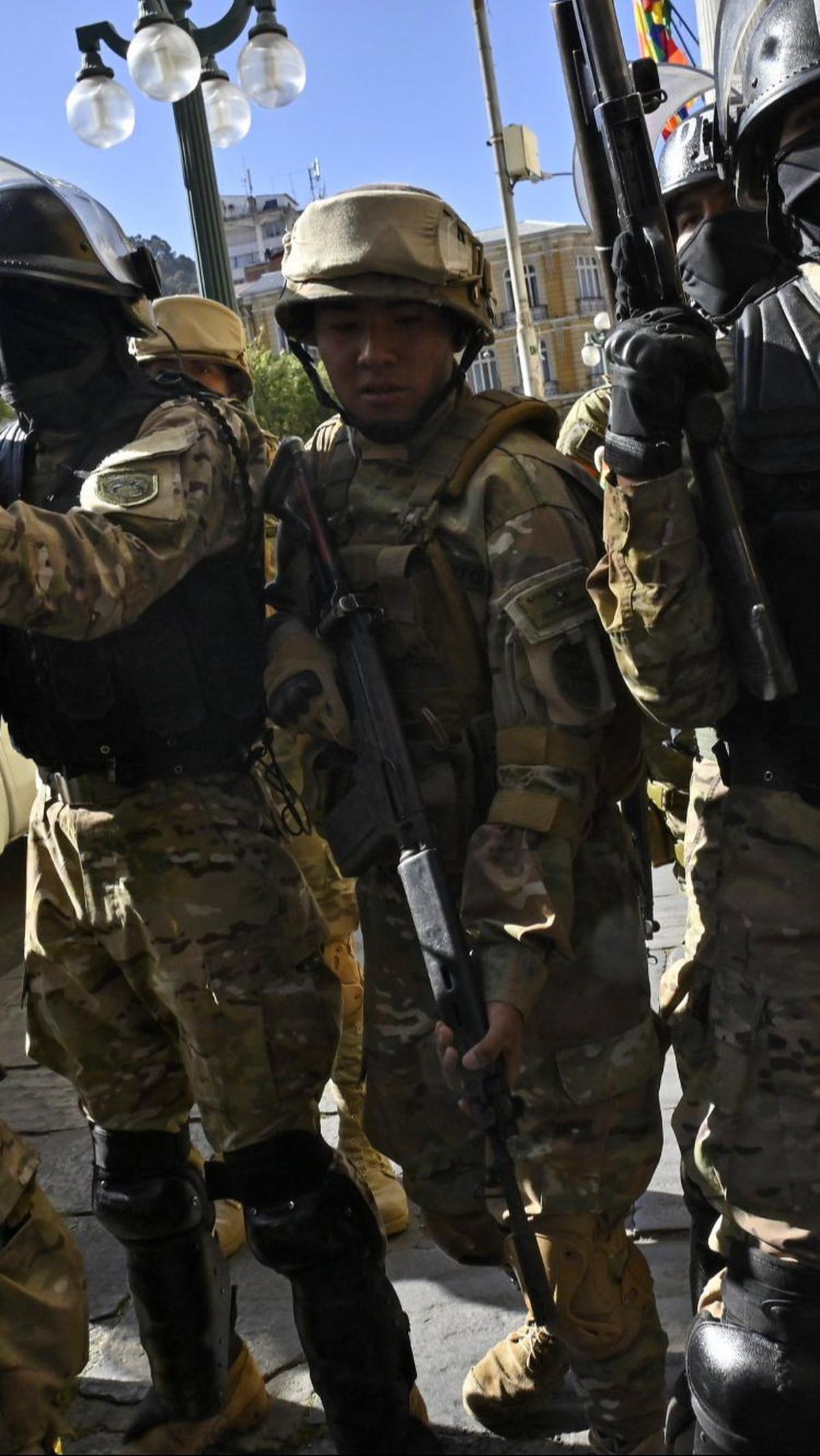 Unit militer tersebut dipimpin oleh Jenderal Juan Jose Zuniga, yang baru-baru ini dicopot dari komando militernya.&nbsp;Foto: Aizar Raldes/AFP