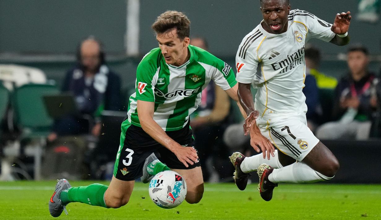 Real Madrid harus puas bermain imbang 1-1 saat bertandang ke markas Real Betis dalam laga lanjutan Liga Spanyol 2025/2026, Jumat (24/04/2026) waktu setempat. (AP Photo/Jose Breton)