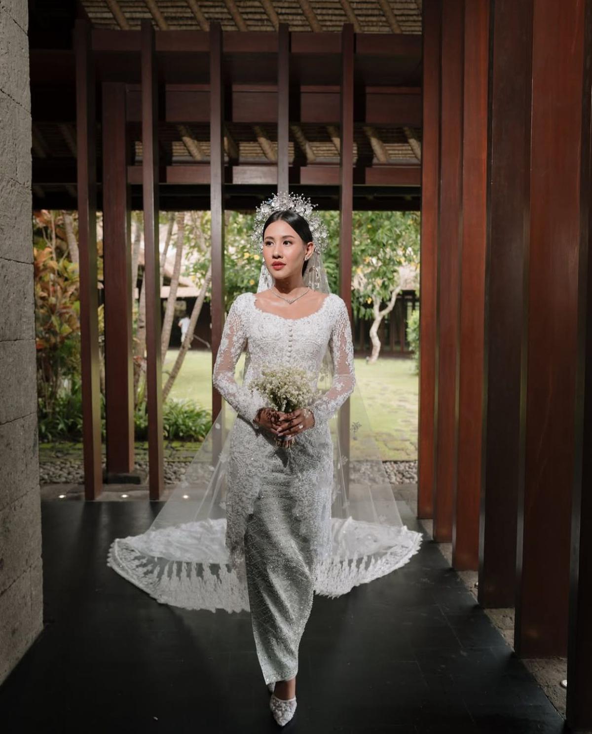 Detail Busana Shenina Cinnamon dari Kebaya Akad yang Anggun hingga Gaun Mini After Party