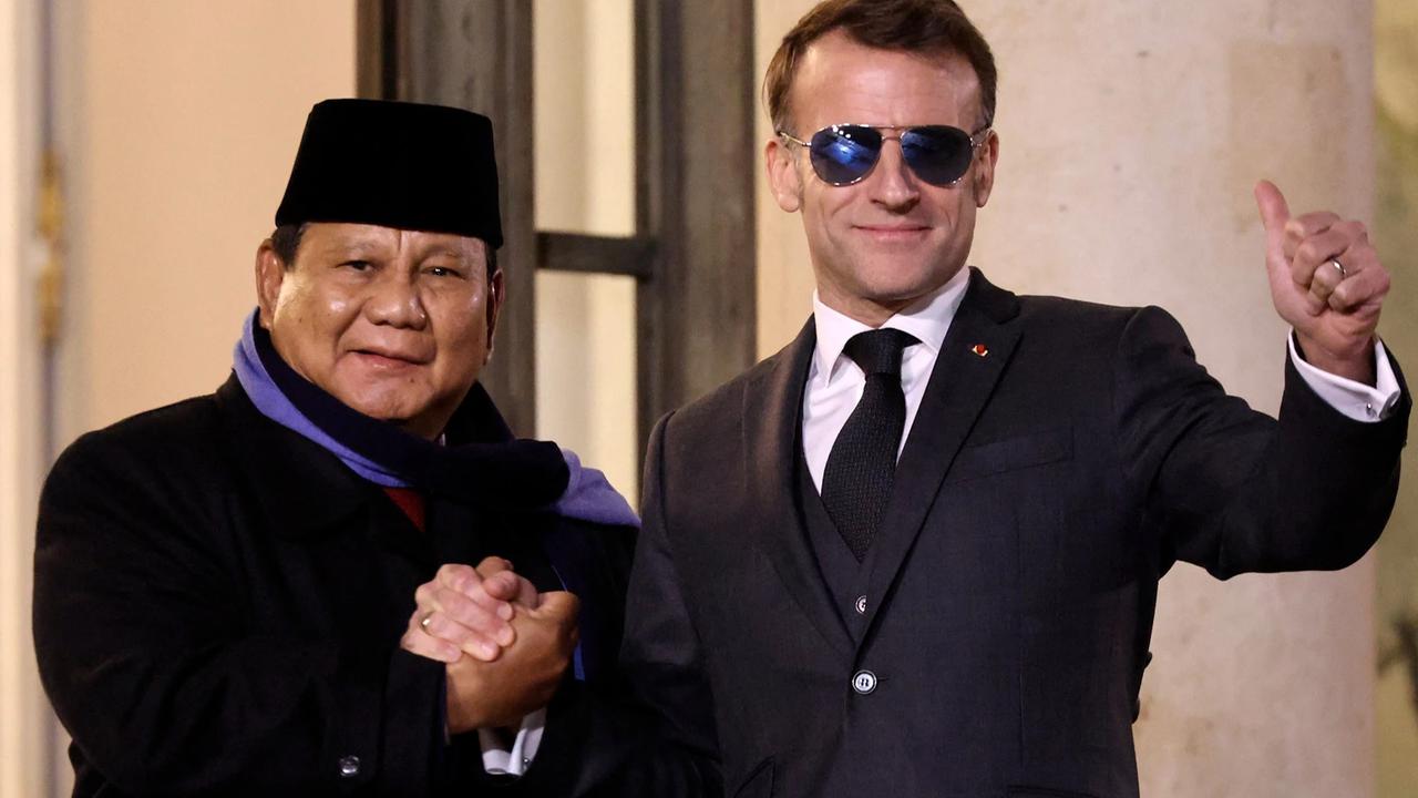 FOTO: Momen Keakraban Prabowo dan Macron dalam Pertemuan di Istana Elysee