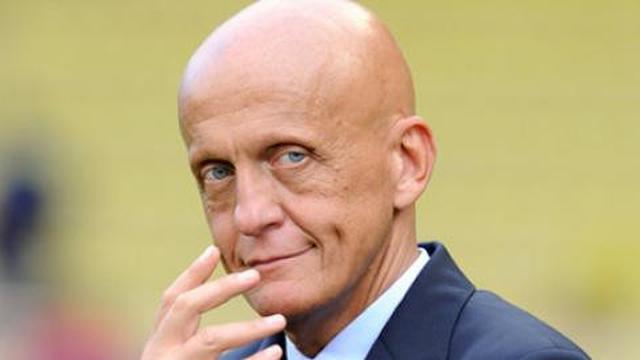 Wasit senior Collina (c) AFP
