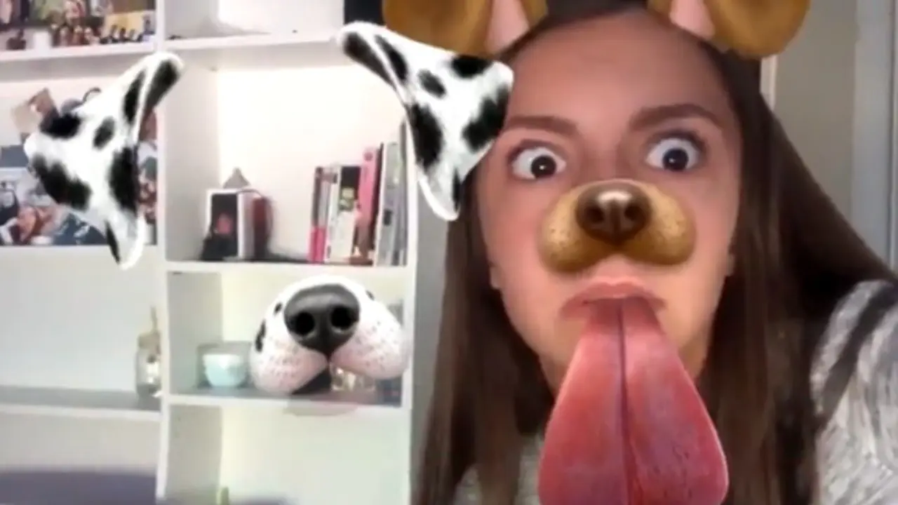 Asyik Main Snapchat, Remaja Ini Syok Lihat Penampakan Hantu