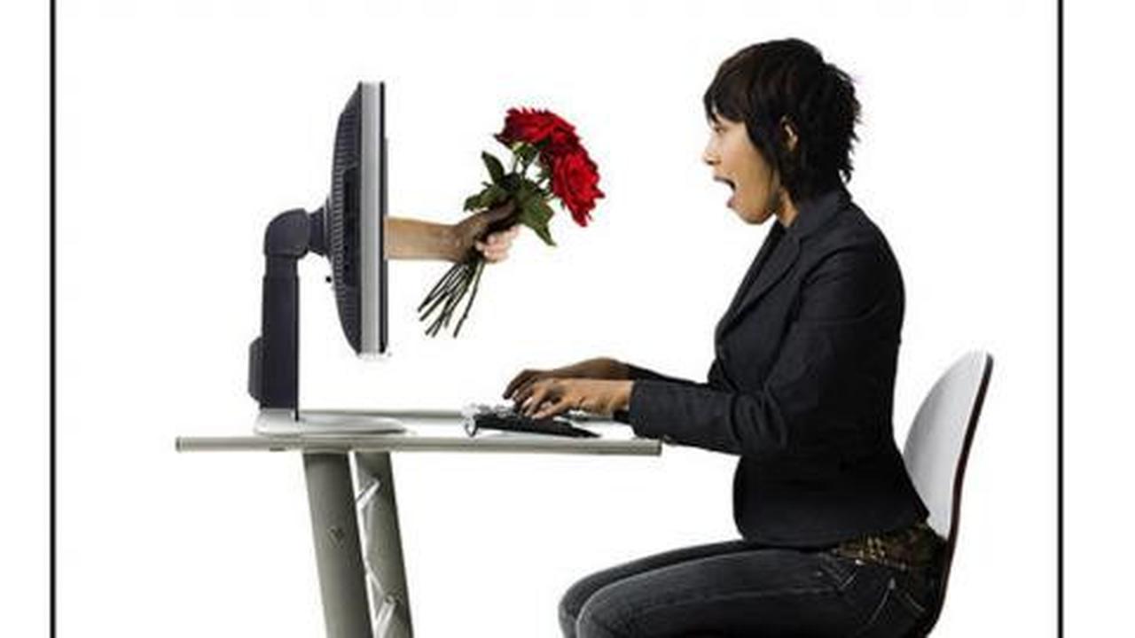 Di Facebook dan Twitter, cinta itu buta
