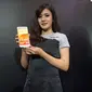 Model memamerkan Zenfone 4 Selfie (Liputan6.com/ Agustin Setyo W)