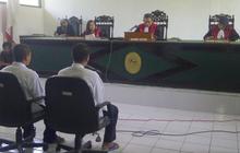 Tangis ibu pecah saat terdakwa pemotong bambu baca pembelaan