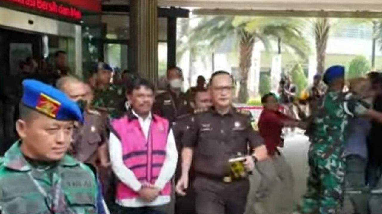 Menkominfo Johnny G. Plate tersangka kasus dugaan korupsi pegadaan BTS 4G BAKTI Kominfo