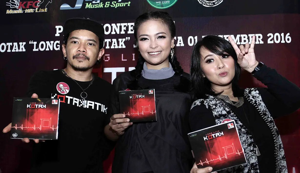 Album yang baru dirilis ini memang diakui Kotak merupakan album yang memiliki proses paling lama. Tidak seperti album-album sebelumnya yang hanya membutuhkan waktu paling tidak hanya dua minggu. (Deki Prayoga/Bintang.com)