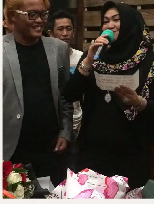Dalam sebuah wawancara dengan media beberapa tahun silam, Sule mengaku takut saat akan mengutarakan cintanya kepada Lina. Hal itu lantaran Lina merupakan anak orang terhormat. (Instagram/lina_sulestevent)