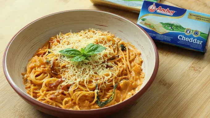 Cheesy Rose Spaghetti