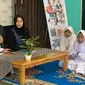 Aming bersama Alma Thania saat mengunjungi Panti Asuhan di Yayasan Insan Cerdas Berkarya.