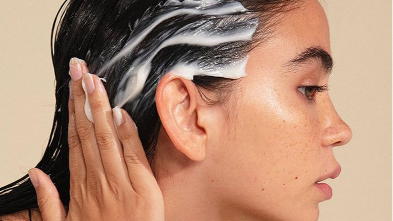 Rambut Diwarnai tapi Tetap Cantik? Ini Dia 7 Tips Alami yang Wajib Kamu Coba!
