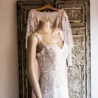 Terapkan cara ini untuk mencari gaun pernikahan secara aman di masa pandemi. (Foto: Unsplash).