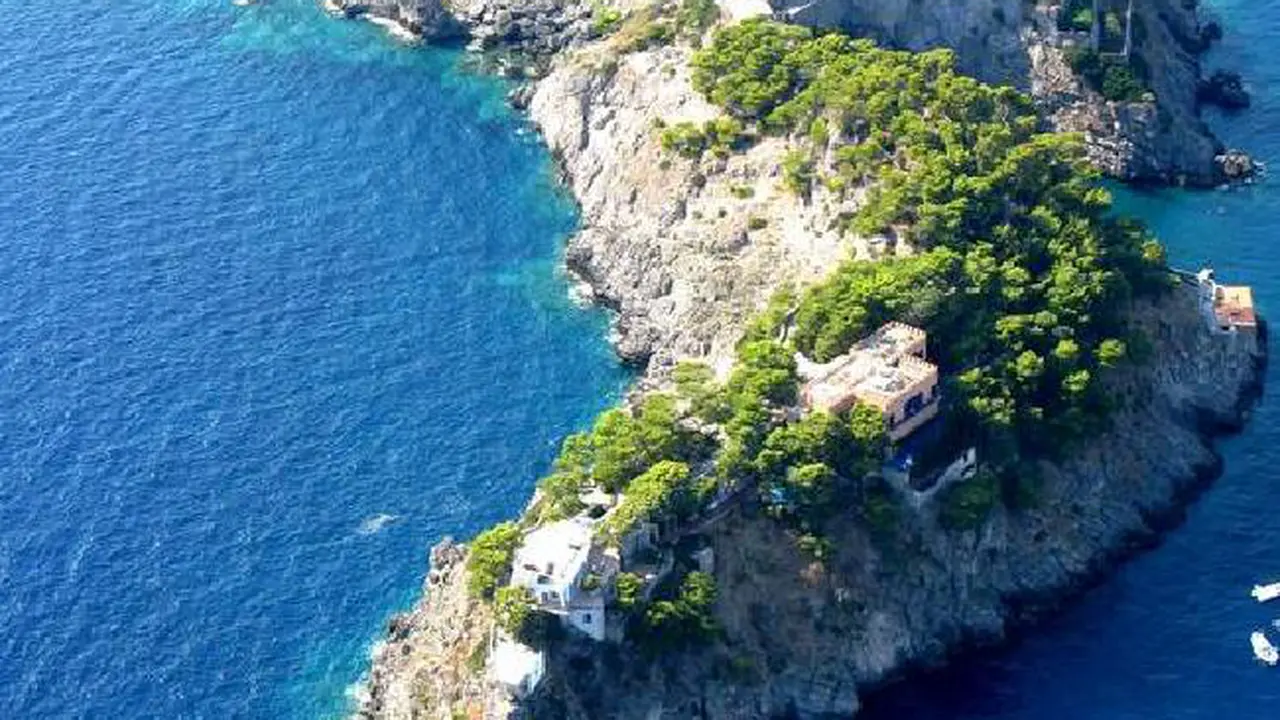 Pulau 'Lumba-lumba' Li Galli, Italia