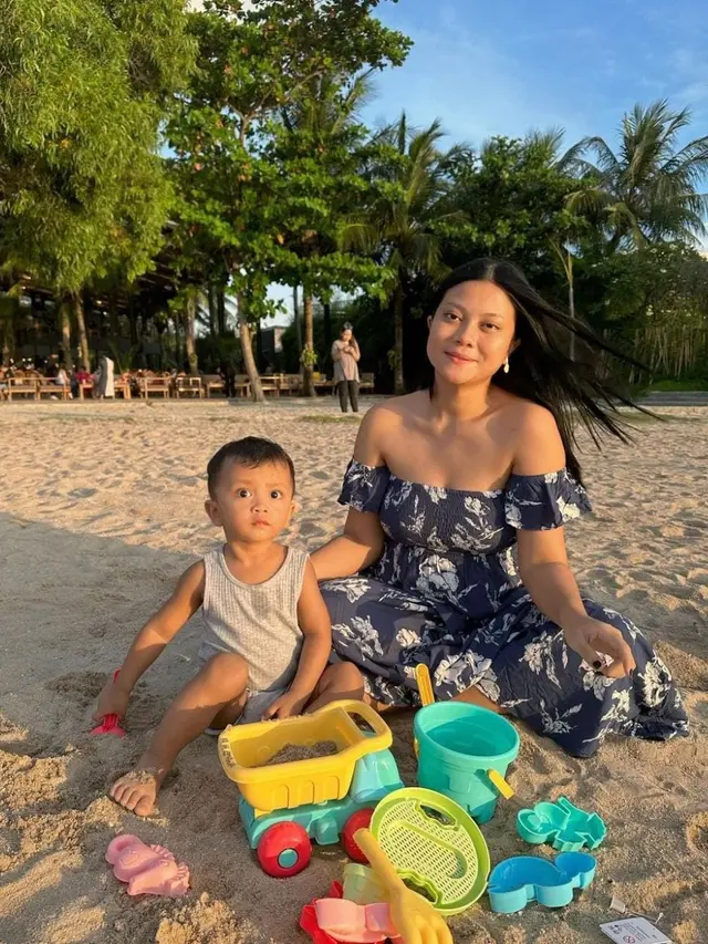 Hanum Mega saat Asuh Anak Sendiri Tanpa Suami