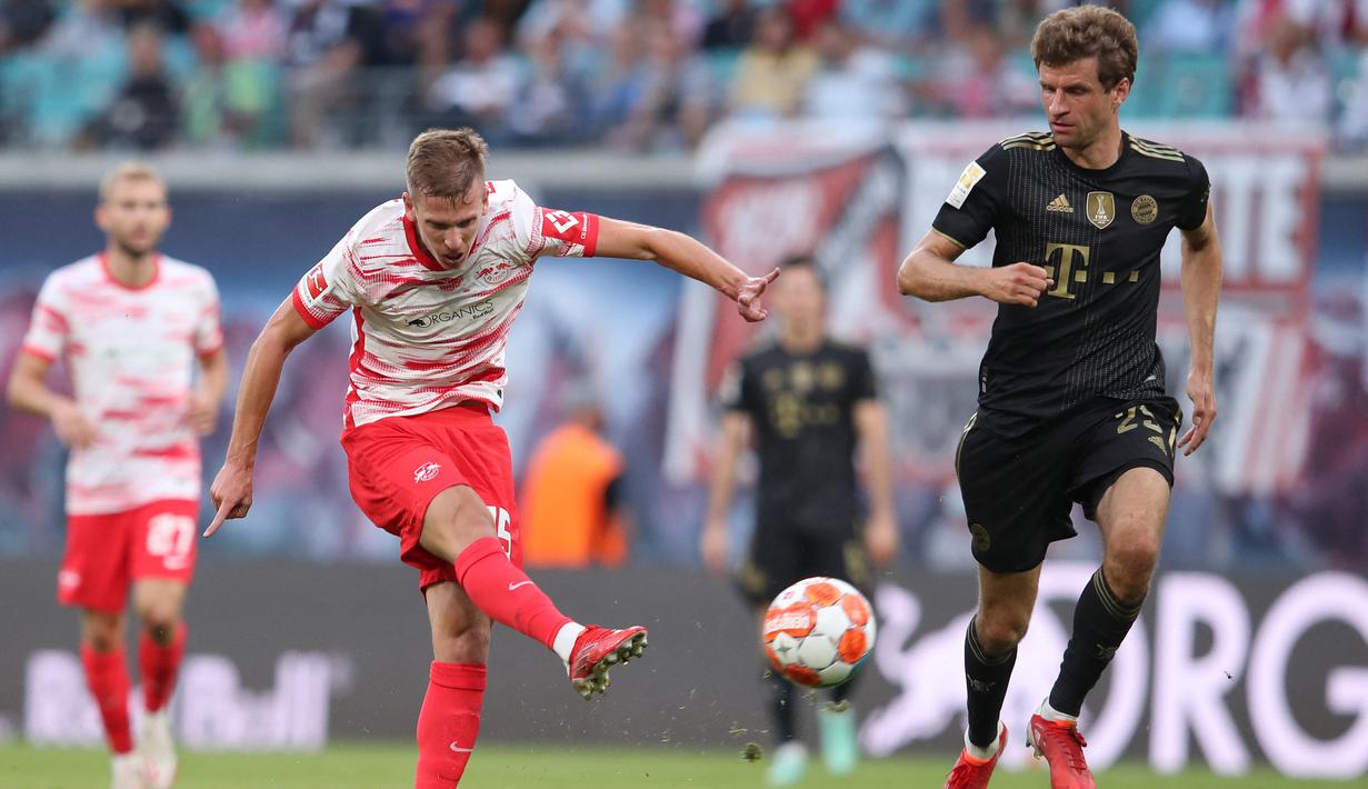 Dani Olmo. Gelandang serang Spanyol berusia 23 tahun ini telah tiga musim memperkuat RB Leipzig di Bundesliga sejak 2019/2020. Total telah tampil dalam 64 laga di semua kompetisi dengan mencetak 12 gol dan 14 assist. (AFP/Danny Hartmann)