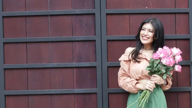 wanita januari bunga mawar