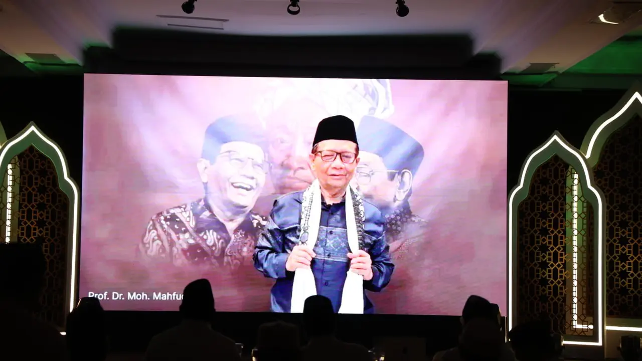 Mantan Ketua MK saat hadir memberi apresiasi terhadap peluncuran kitab Ithafu Ummati Al-Muqtafa di Masjid Sunda Kelapa, Jakarta. (Istimewa)