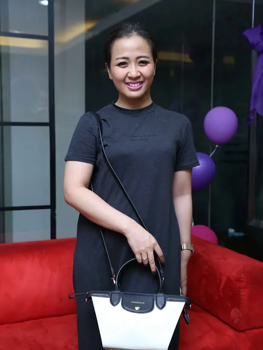 Disinggung tentang rumah tangganya bersama Arlan yang sudah dikaruniai seorang anak, Alec Djuara Djoewarsa, penyanyi 33 tahun tersebut tak menampik adanya masalah yang tak sedikit dialaminya. (Nurwahyunan/Bintang.com)