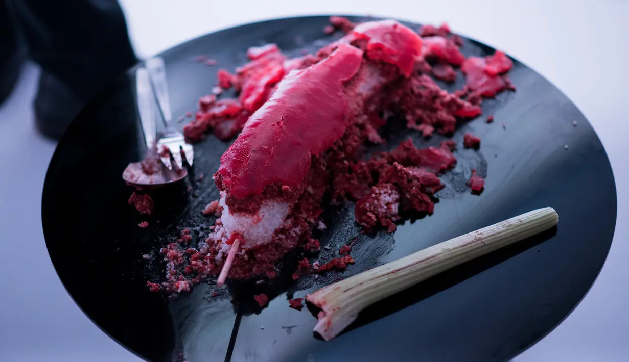 Salah satu makanan ini terbuat dari daging dan cabai (Neuland Official Photo/Nareend)