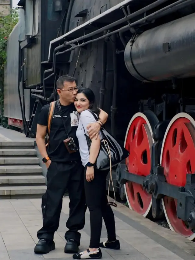 Model Sepatu Keluarga Ashanty Saat Liburan di China