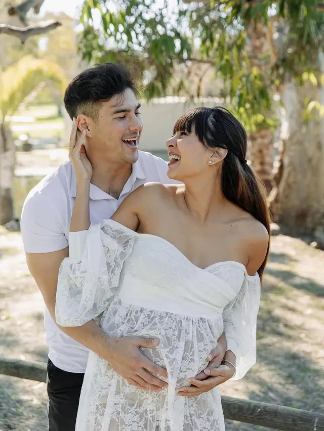 Kini Hidup Bahagia di Luar Negeri, Gaya Aurelie Moeremans Lakoni Maternity Shoot Elegan Bareng Suami
