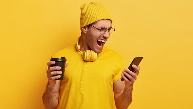 Ilustrasi main HP, tertawa, lucu