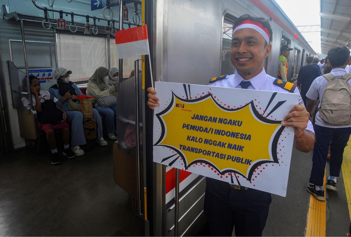 Peringatan Sumpah Pemuda di KRL Commuter Line