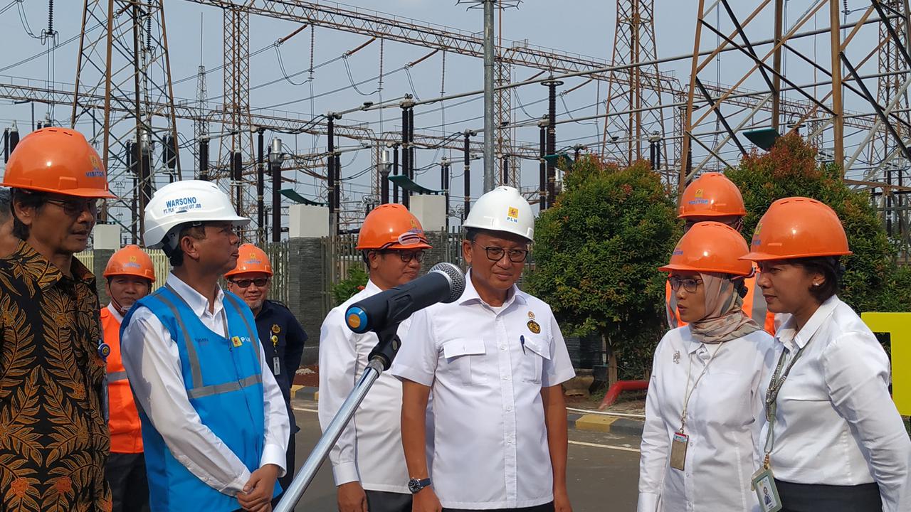 kunjungan kerja Menteri ESDM  Arifin Tasrif dalam rangka melihat kesiapan pasokan listrik Natal dan Tahun Baru di PLN P2B Gandul.
