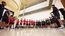 Reaksi kecewa sejumlah pemain, official, dan tim pelatih Timnas Indonesia U-20 setelah FIFA membatalkan Indonesia sebagai tuan rumah Piala Dunia U-20 2023 pada Rabu (29/03/2023) malam WIB. (Dok. PSSI)