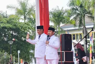 Bupati Bekasi Ade Kuswara Kunang usai dilantik di pelantikan kepala daerah serentak&nbsp;di Istana Kepresidenan, Jakarta, Kamis (20/2/2025). (Ist)