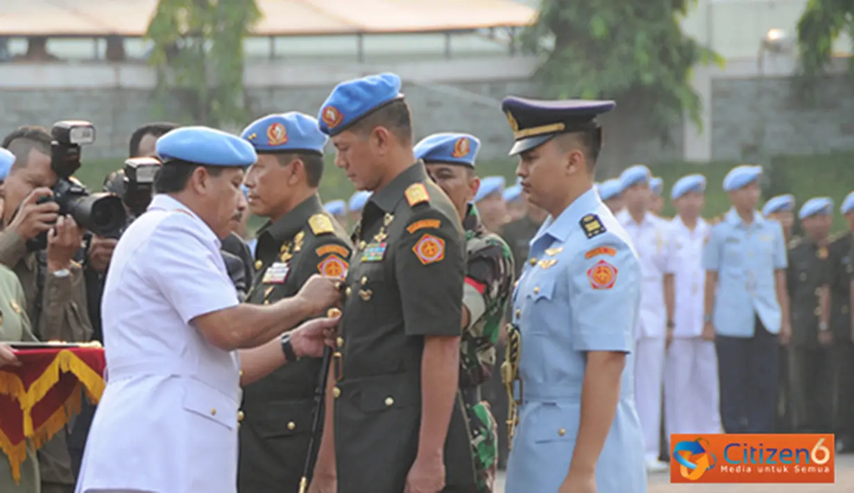 Citizen6, Jakarta: Brigjen TNI Doni Munardo merupakan lulusan Akabri’85, pernah menjabat sebagai Waasops Paspampres. Sedangkan Mayjen TNI Agus Sutomo lulusan Akabri’84 menempati jabatan baru sebagai Danjen Kopassus TNI AD. (Pengirim: Badarudin Bakri).