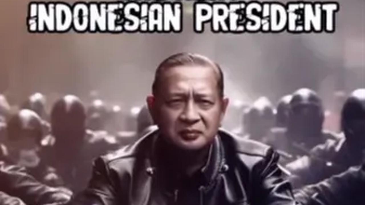Selanjutnya adalah sosok Presiden kedua RI yakni Soeharto. Presiden dengan masa jabatan paling lama ini tampak macho bak anak geng motor. <br>