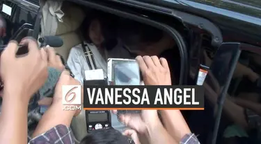 Hari Minggu (30/6) pagi Vanessa Angel dibebaskan dari rutan Medaeng Sidoarjo Jawa Timur. Ia telah selesai jalani hukuman penjara selama 5 bulan.