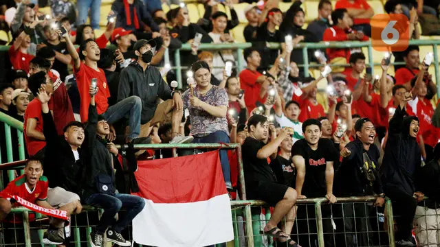 Foto: Tanpa Flare dan Petasan, Suporter Aman dan Nyaman Dukung Timnas Indonesia di Piala AFF U-19