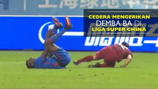 Demba Ba, penyerang Shanghai Shenhua mengalami cedera parah dalam derby Shanghai melawan Shanghai SIPG.