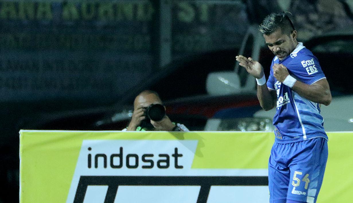 Persib Harus Bisa Lebih Memaksimalkan Teknik Individu Zulham Zamrun (Bola.com/Peksi Cahyo)