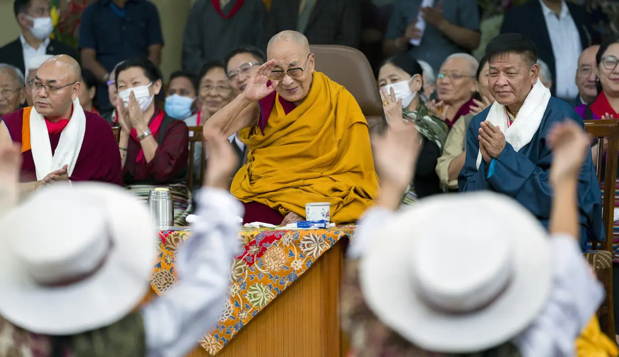 <p>&ldquo;Saya berdoa untuk dapat membawa perdamaian ke dunia dengan menyebarkan pemahaman tentang kesatuan umat manusia,&rdquo; katanya di akun resmi YouTube-nya, Kamis (6/7). (AP Photo/Ashwini Bhatia)</p>