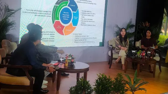 Diskusi panel media bertajuk "SNI Resin PET Daur Ulang: Seimbangkan Keamanan dan Lingkungan dalam Regulasi Kemasan di Kawasan Senayan, Jakarta Pusat, Selasa, 14 November 2023.
