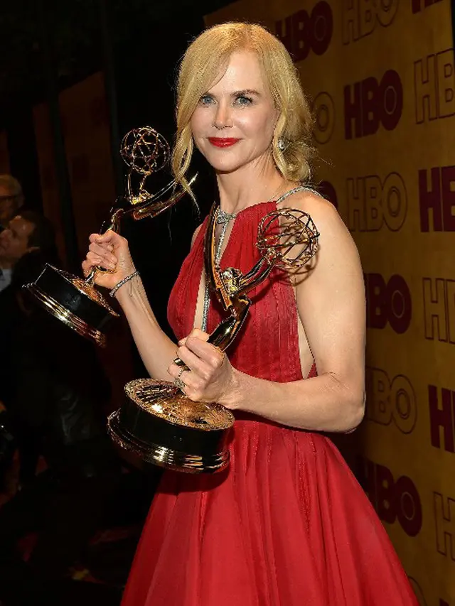[Bintang] Nicole Kidman di Emmy Awards 2017