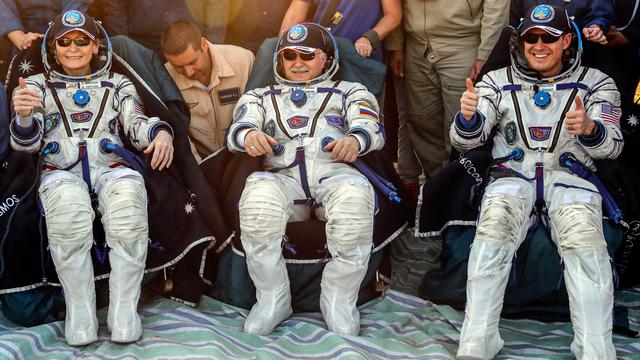 Astronaut NASA Wanita Pecahkan Rekor Terlama di Luar Angkasa