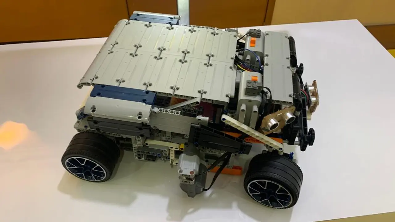 Robot Pembersih Daun Buatan Siswa SD Curi Perhatian Juri di Dancow Kreasi Anak Indonesia