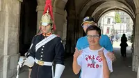 Momen saat Royal King's Guard Langgar Protokol Demi Bocah Down Syndrome Ini Banjir Pujian (sumber: Insider)