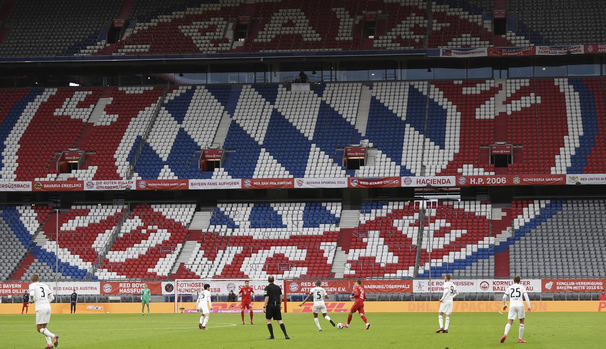 Suasana pertandingan antara Bayern Munchen kontra Eintracht Frankfurt pada laga Bundesliga di Allianz Arena, Minggu (24/5/2020). Bayern Munchen menang 5-2 atas Eintracht Frankfurt. (AP/Andreas Gebert)
