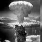 Awan jamur yang dihasilkan akibat bom atom yang dijatuhkan di Nagasaki pada 9 Agustus 1945. (Public Domain)