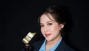 Senyum Adhisty Zara Raih Piala Penghargaan di Festival Film Bandung 2026