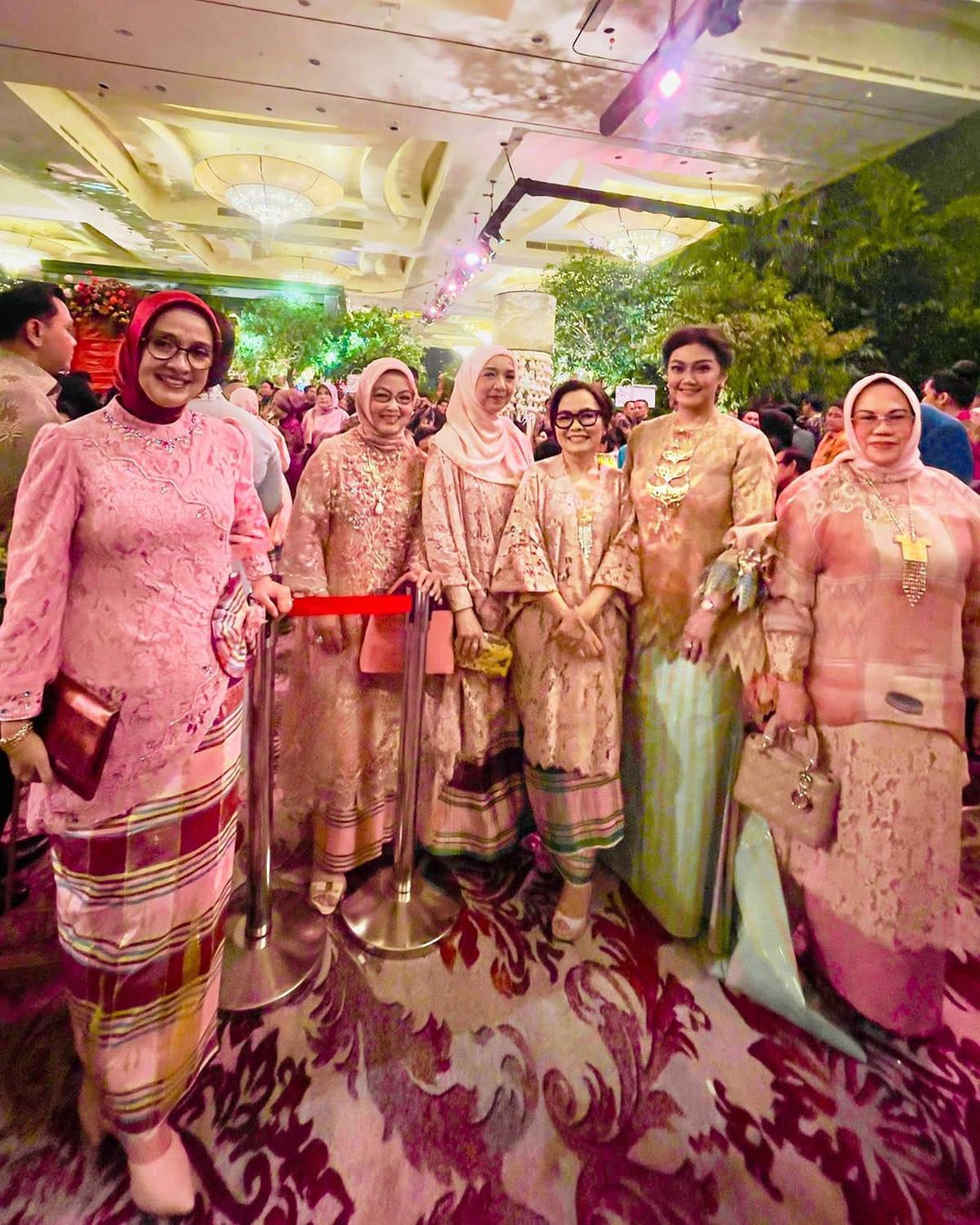 Potret Bella Saphira Hadir di Resepsi Pernikahan Rasyid Rajasa dan Tamara Kalla, Tampak Awet Muda