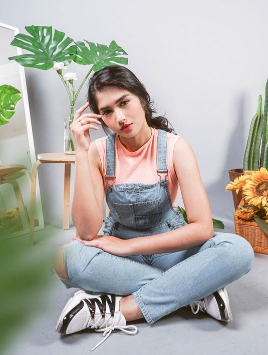 FOTO: Gaya Kasual Ochi Rosdiana, Simpel dan Keren - Hot Liputan6.com