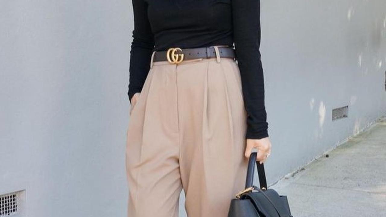 <b>Perpaduan Baju Putih dan Sepatu Hitam</b>